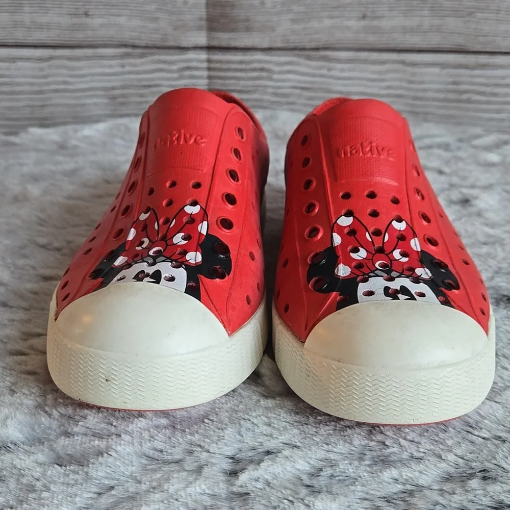 Native Minnie Mouse Shoes, Kids Size 13